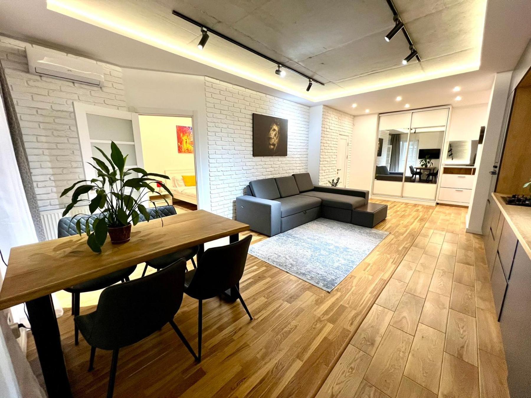 Osapart Comfortable Apartment In A Complex Great Britain Leópolis Exterior foto